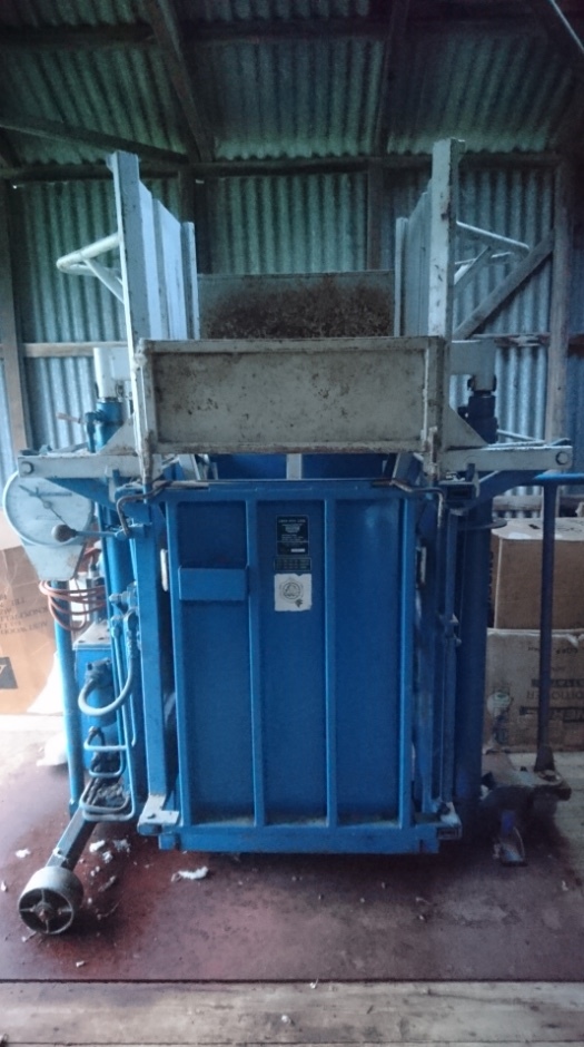 Hydraulic Wool Press Stevlyon MiniMatic 276 Farm Tender